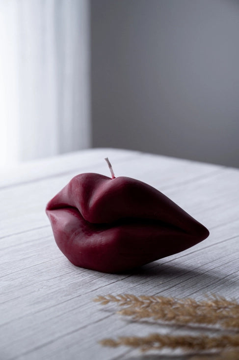 Kissable Glow Lips Candle