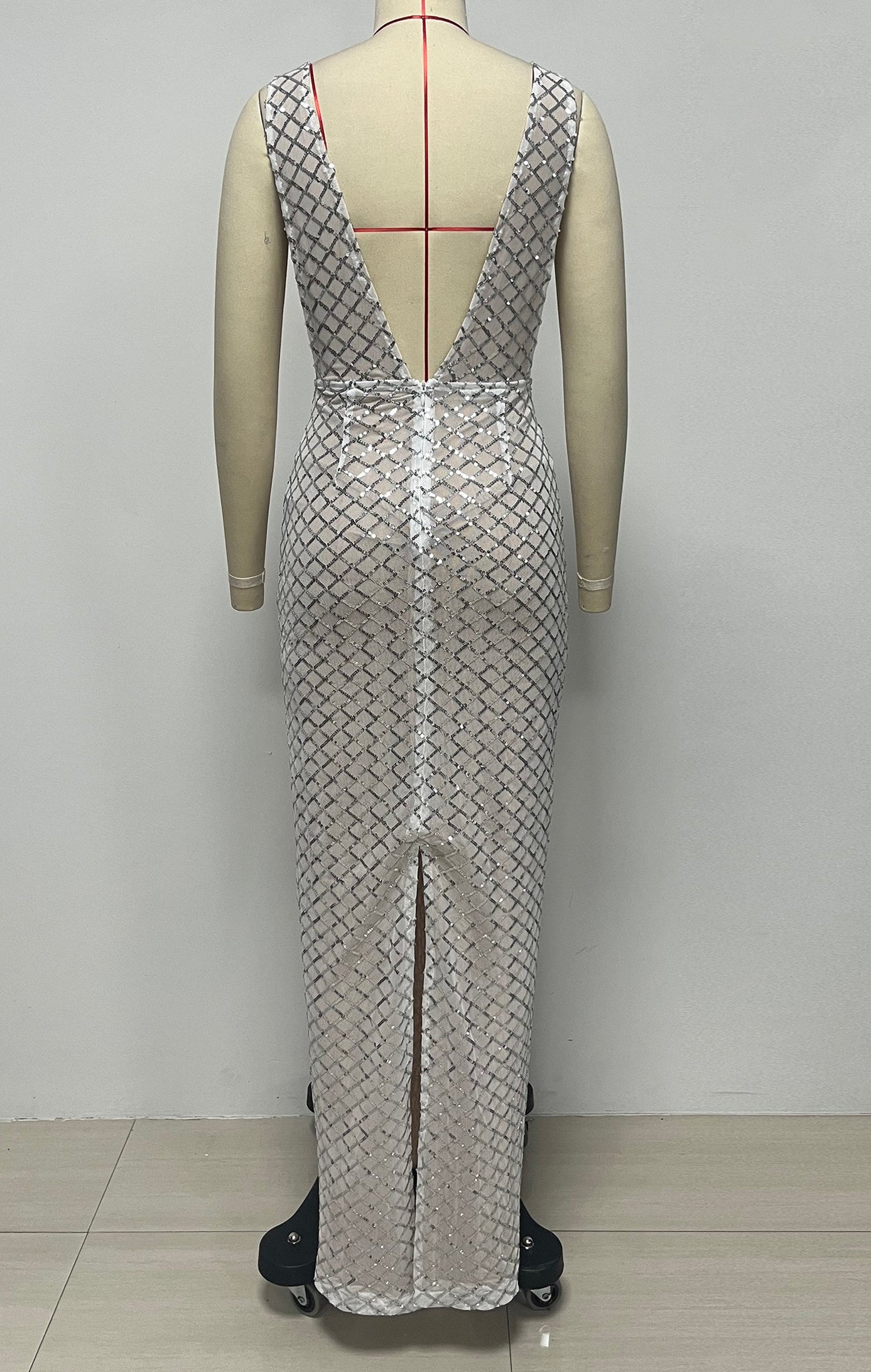 Irella Sleeveless Sequin Pattern Deep V White Bow Appliqué Maxi Dress